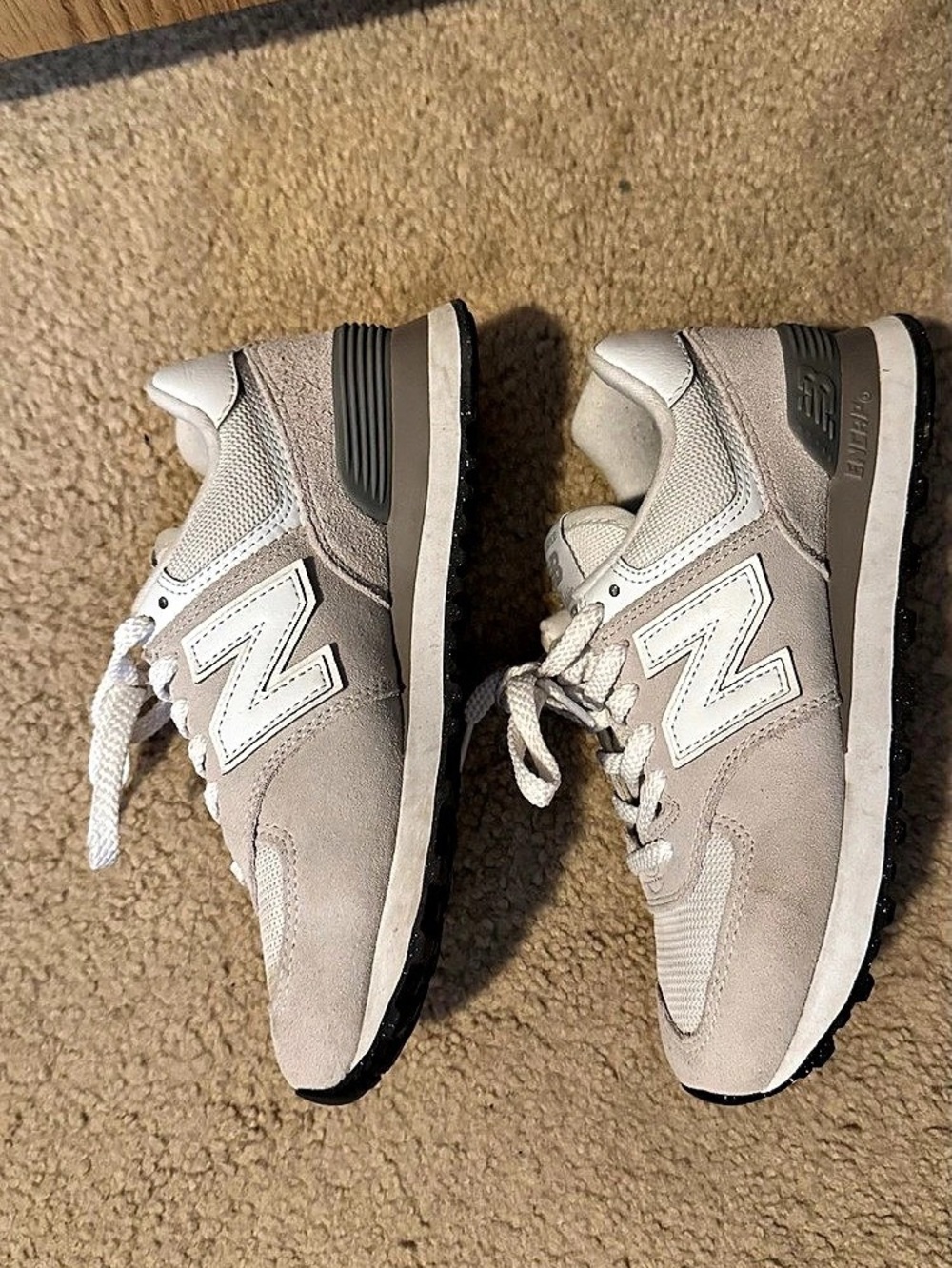New Balance 574 Women's Gray & White Sneakers US 6.5